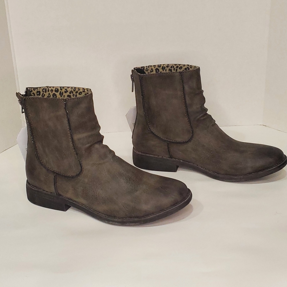 Billabong Distressed Brown Ankle Booties with Animal Print Lining - Picture 3 of 10